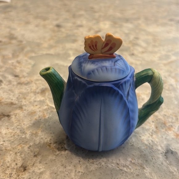 Teapot set, Miniature with removable lids. Large is Avon. Two smaller unmarked. - Picture 5 of 13